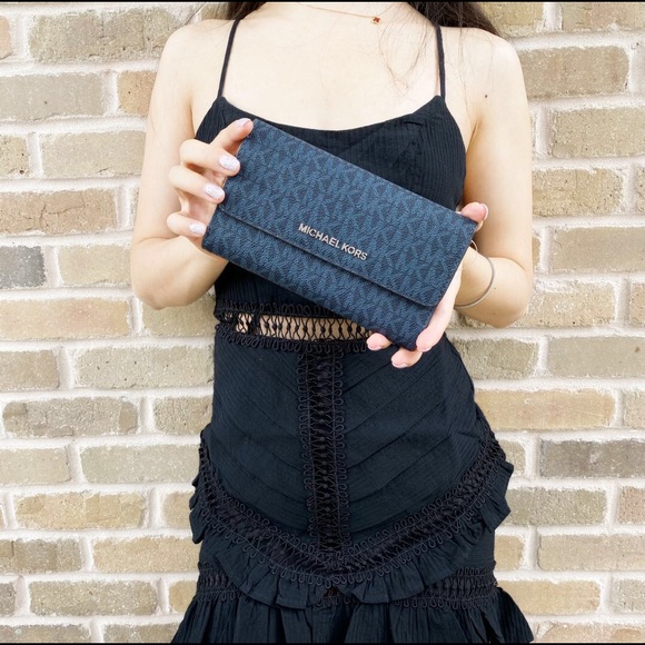 Michael Kors Handbags - GabyBags👜💕-NWT Michael Kors Trifold Wallet